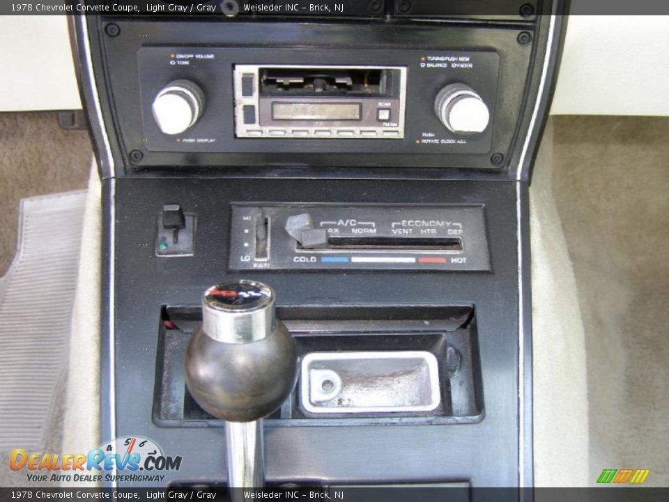 1978 Chevrolet Corvette Coupe Light Gray / Gray Photo #28