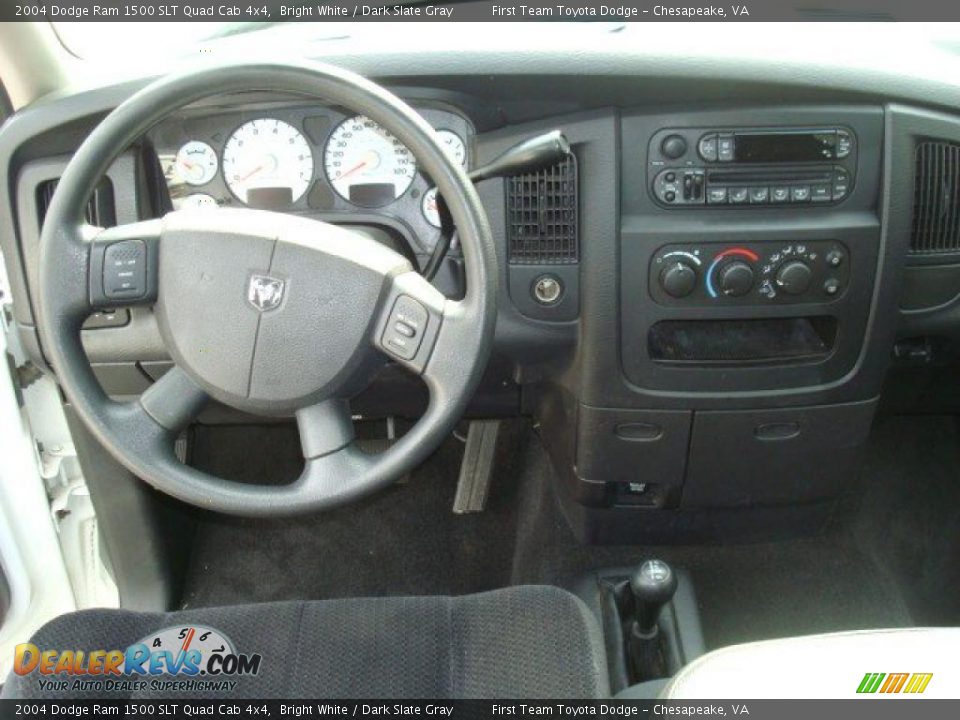 2004 Dodge Ram 1500 SLT Quad Cab 4x4 Bright White / Dark Slate Gray Photo #15