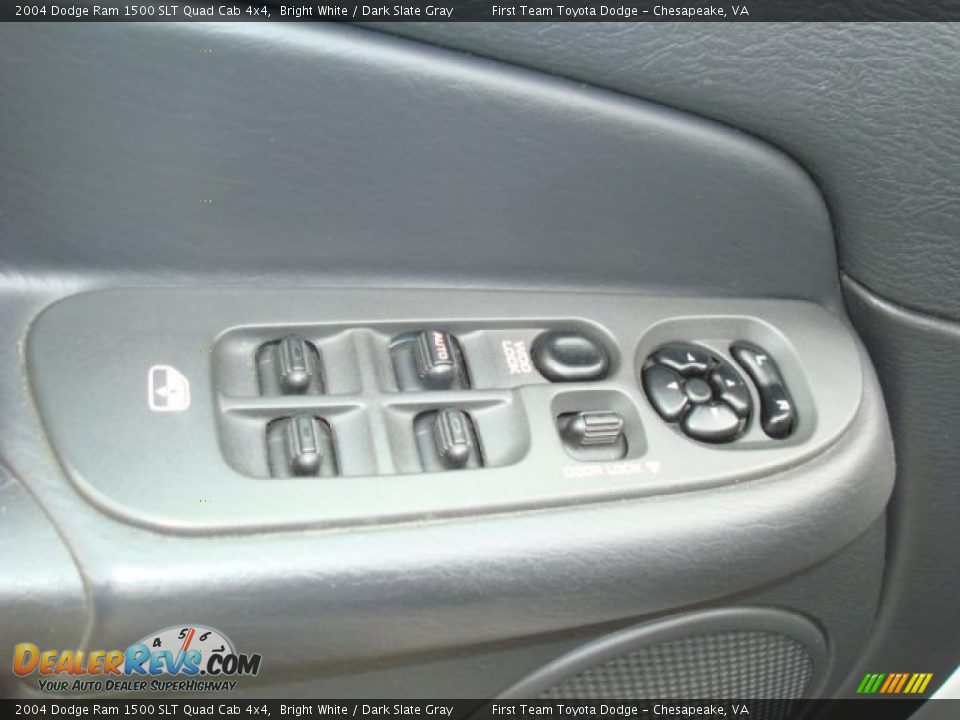 2004 Dodge Ram 1500 SLT Quad Cab 4x4 Bright White / Dark Slate Gray Photo #16