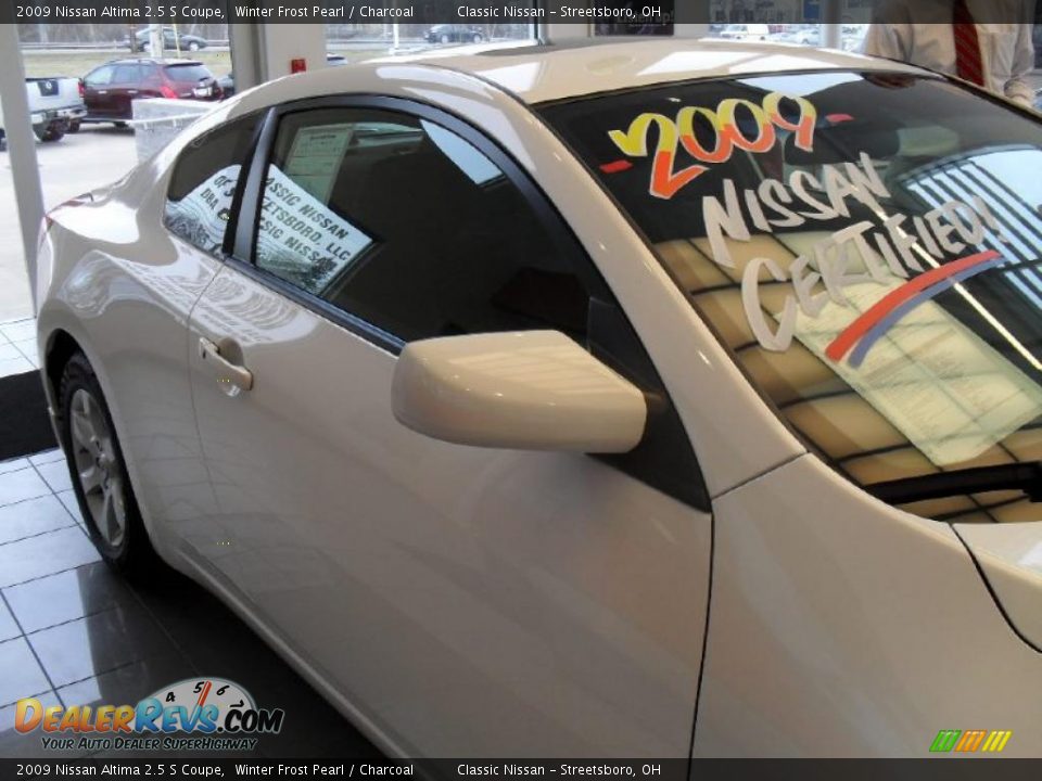 2009 Nissan Altima 2.5 S Coupe Winter Frost Pearl / Charcoal Photo #11