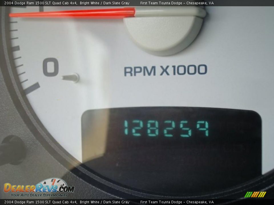 2004 Dodge Ram 1500 SLT Quad Cab 4x4 Bright White / Dark Slate Gray Photo #19