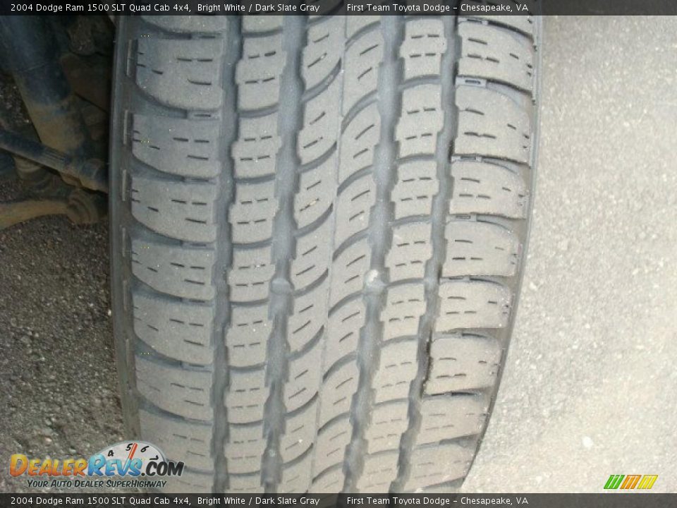 2004 Dodge Ram 1500 SLT Quad Cab 4x4 Bright White / Dark Slate Gray Photo #26