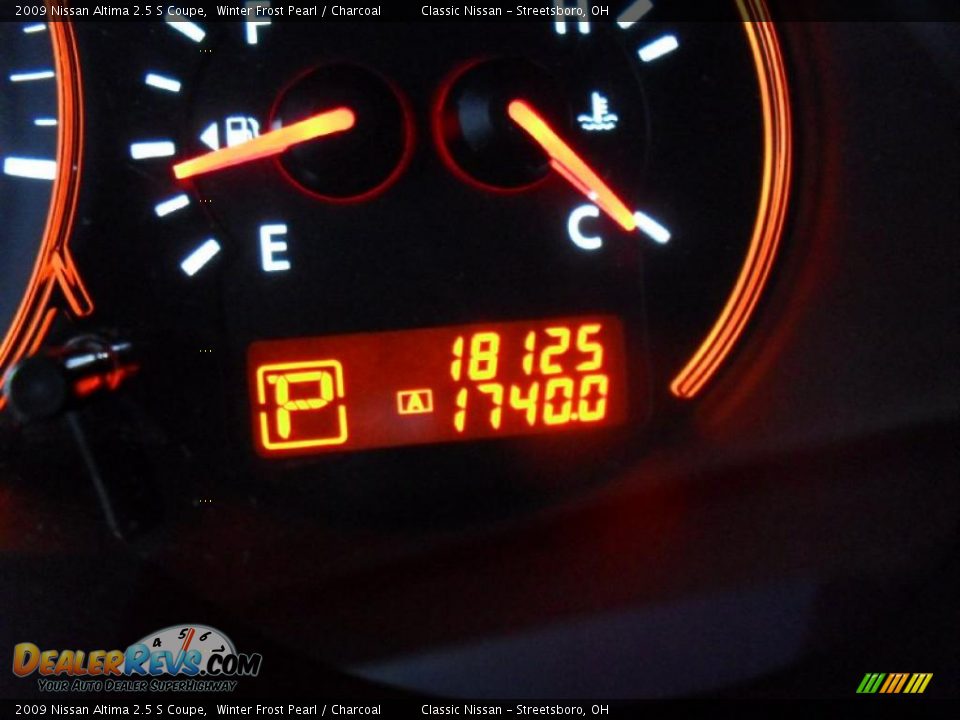 2009 Nissan Altima 2.5 S Coupe Winter Frost Pearl / Charcoal Photo #26