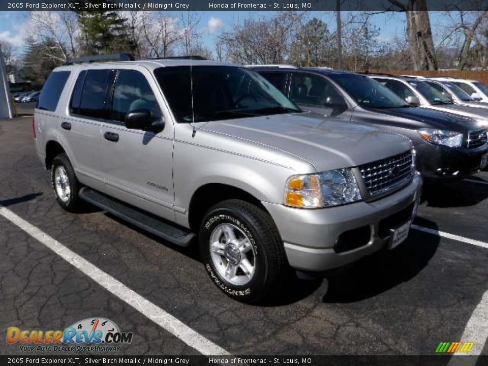 2005 Ford Explorer XLT Silver Birch Metallic / Midnight Grey Photo #5