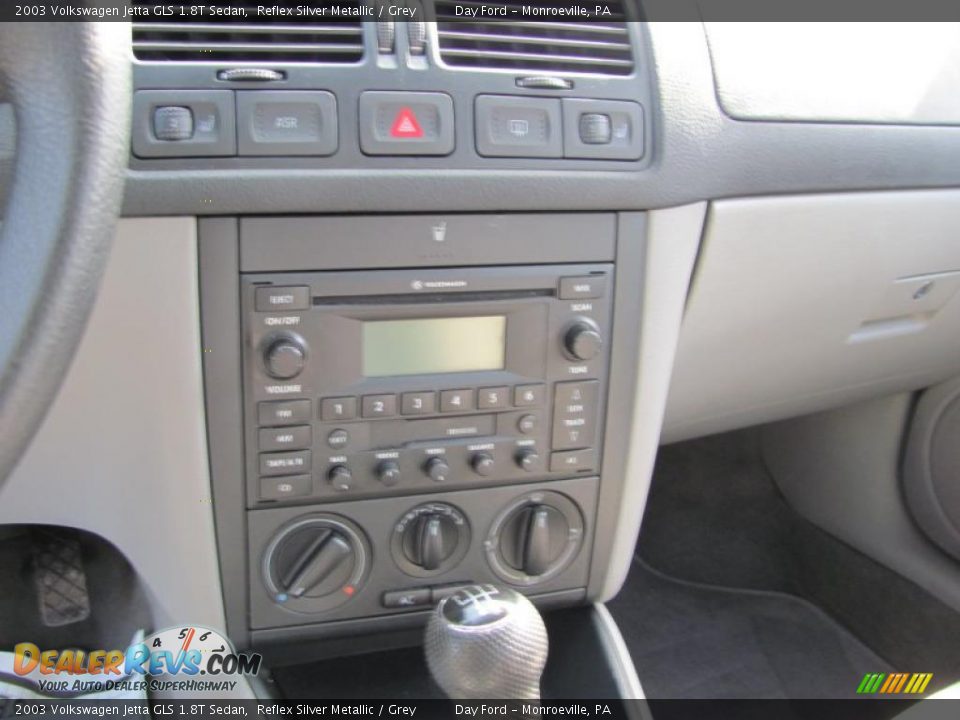 2003 Volkswagen Jetta GLS 1.8T Sedan Reflex Silver Metallic / Grey Photo #11