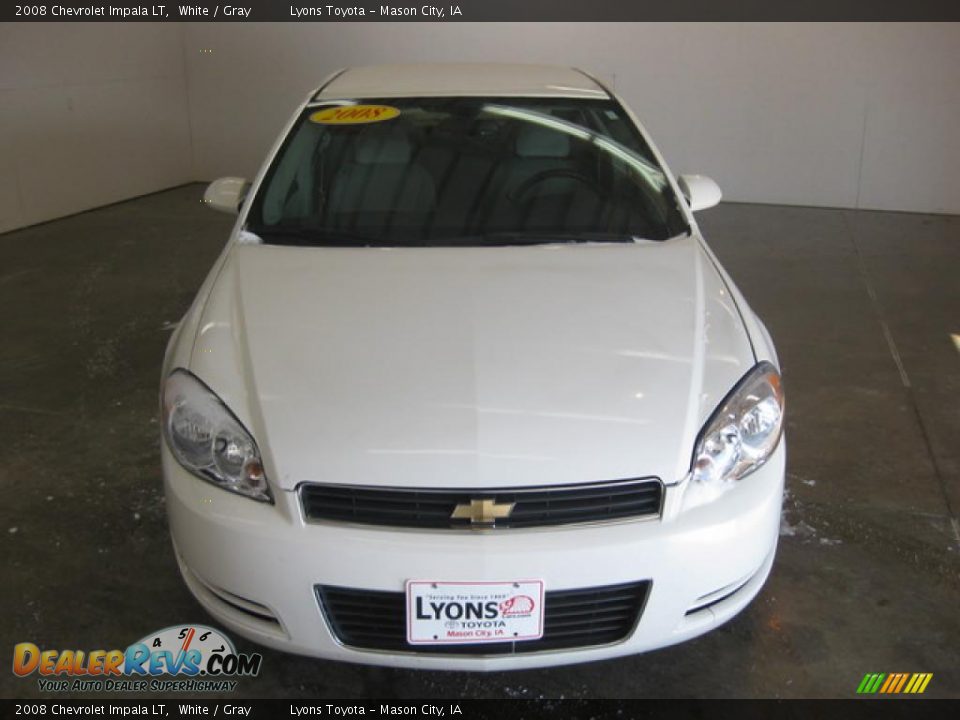 2008 Chevrolet Impala LT White / Gray Photo #2