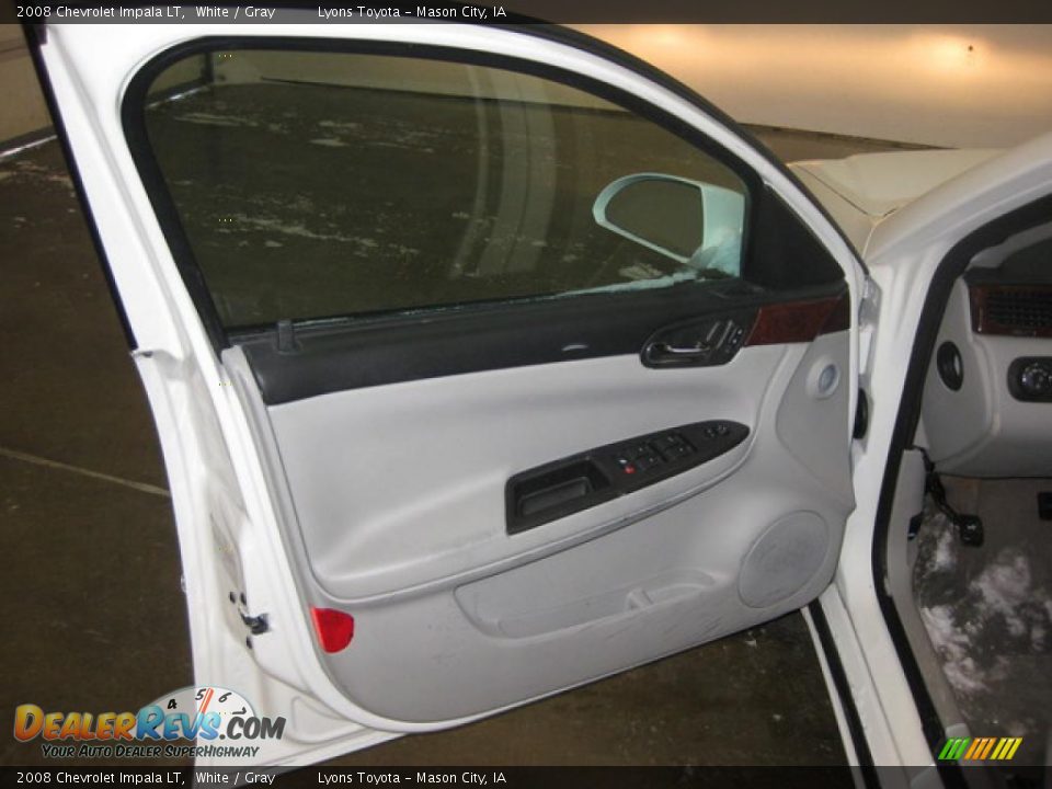 2008 Chevrolet Impala LT White / Gray Photo #12