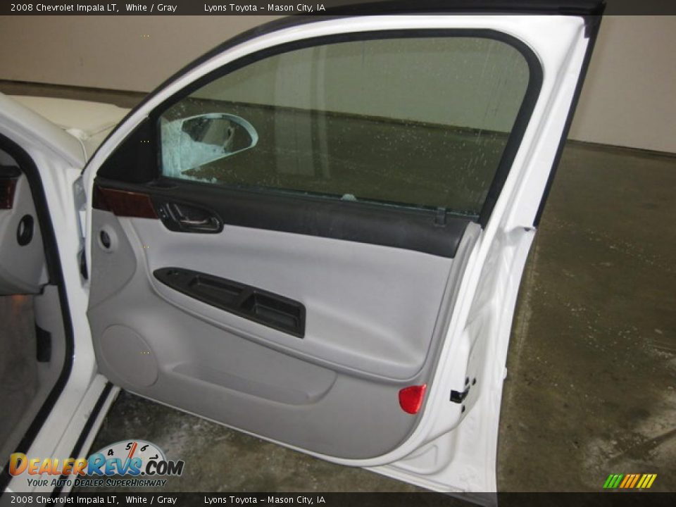 2008 Chevrolet Impala LT White / Gray Photo #15