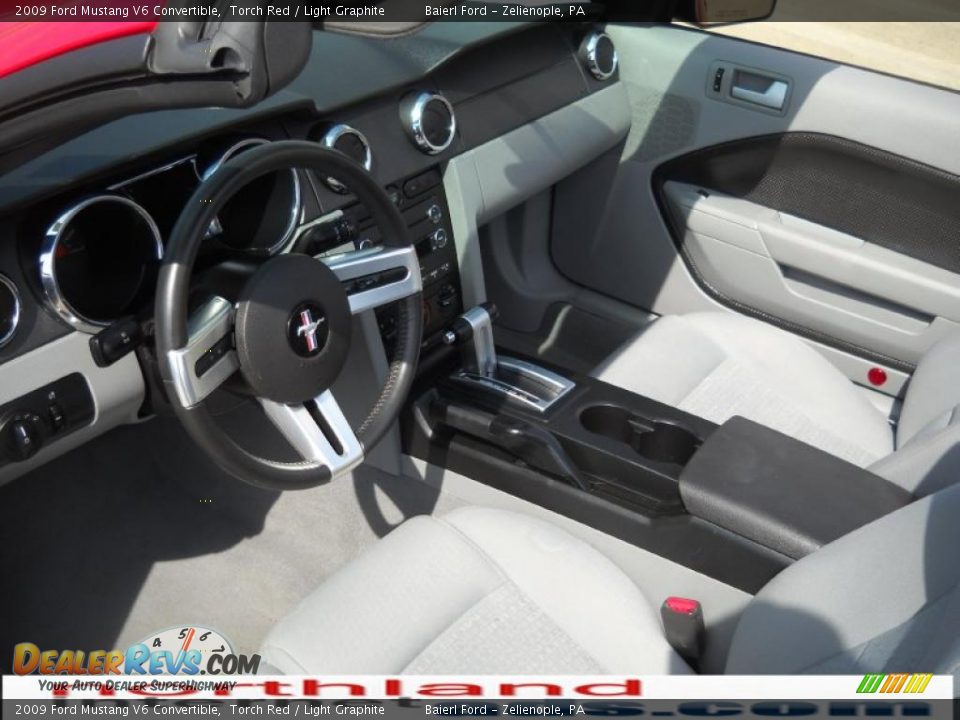 2009 Ford Mustang V6 Convertible Torch Red / Light Graphite Photo #11