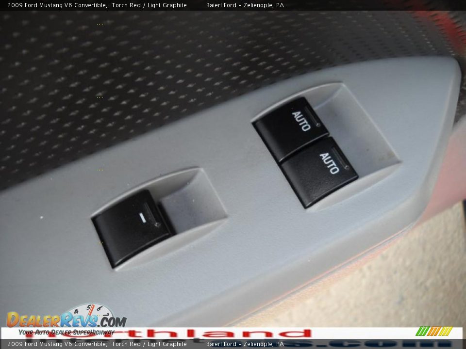 2009 Ford Mustang V6 Convertible Torch Red / Light Graphite Photo #16