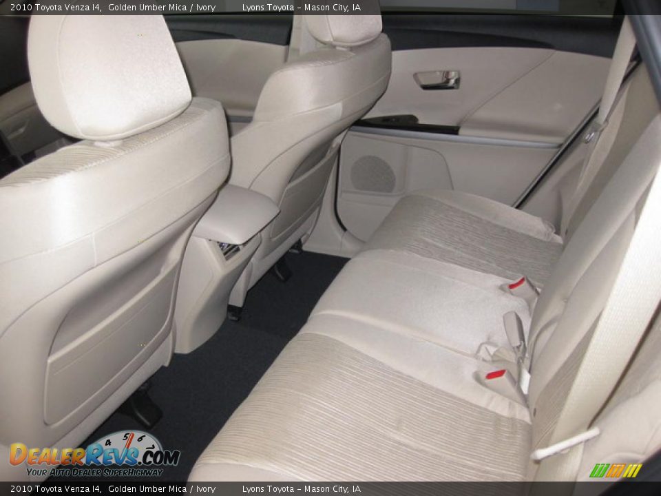 2010 Toyota Venza I4 Golden Umber Mica / Ivory Photo #3