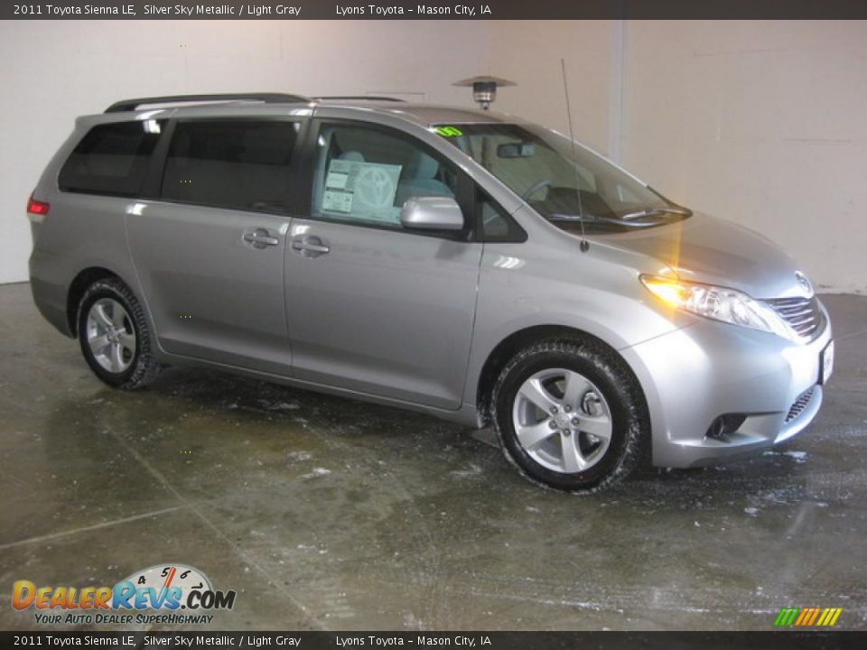 2011 Toyota Sienna LE Silver Sky Metallic / Light Gray Photo #5