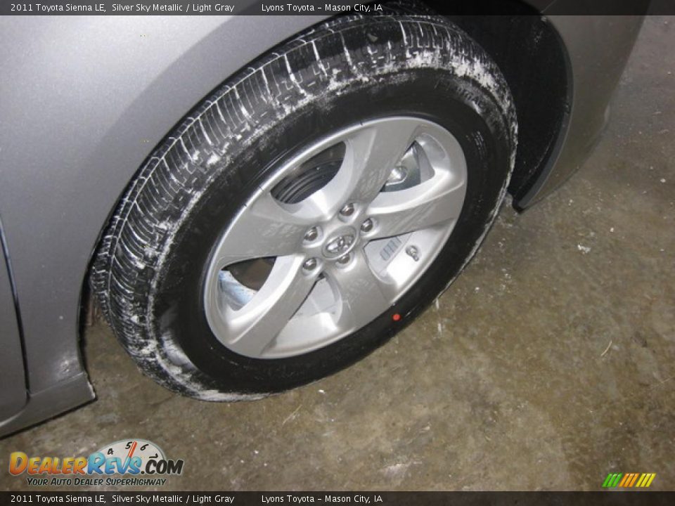 2011 Toyota Sienna LE Silver Sky Metallic / Light Gray Photo #7