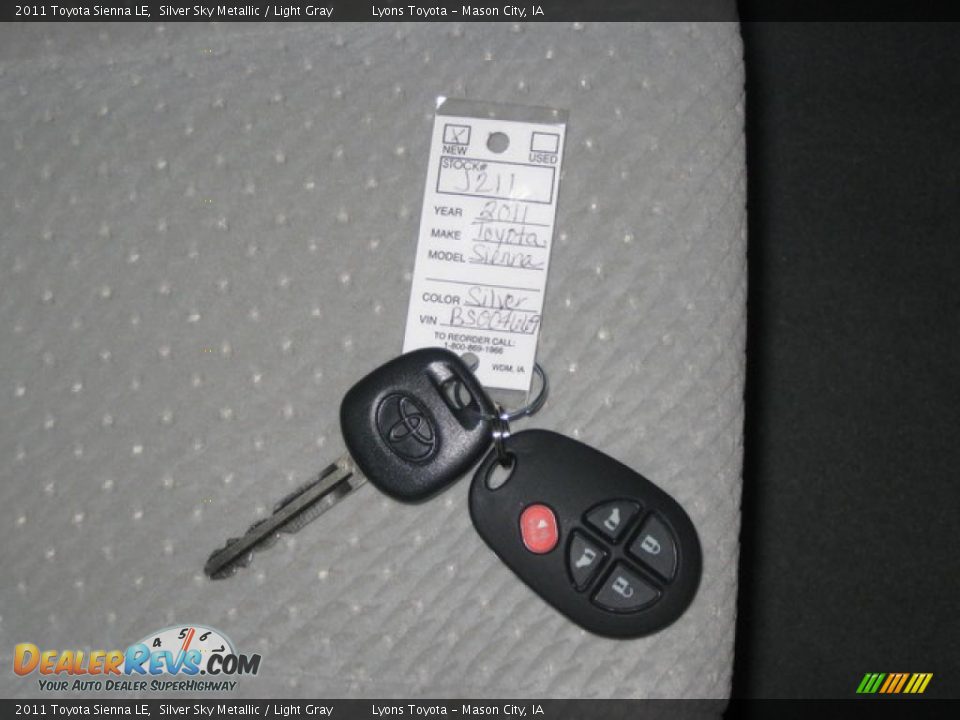 2011 Toyota Sienna LE Silver Sky Metallic / Light Gray Photo #9