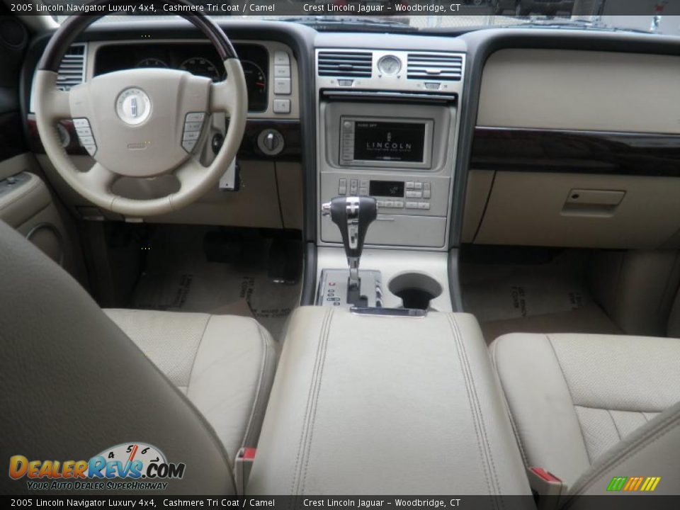 2005 Lincoln Navigator Luxury 4x4 Cashmere Tri Coat / Camel Photo #6