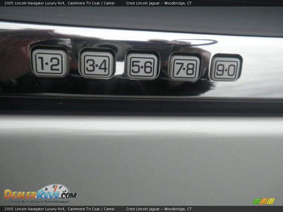 2005 Lincoln Navigator Luxury 4x4 Cashmere Tri Coat / Camel Photo #8