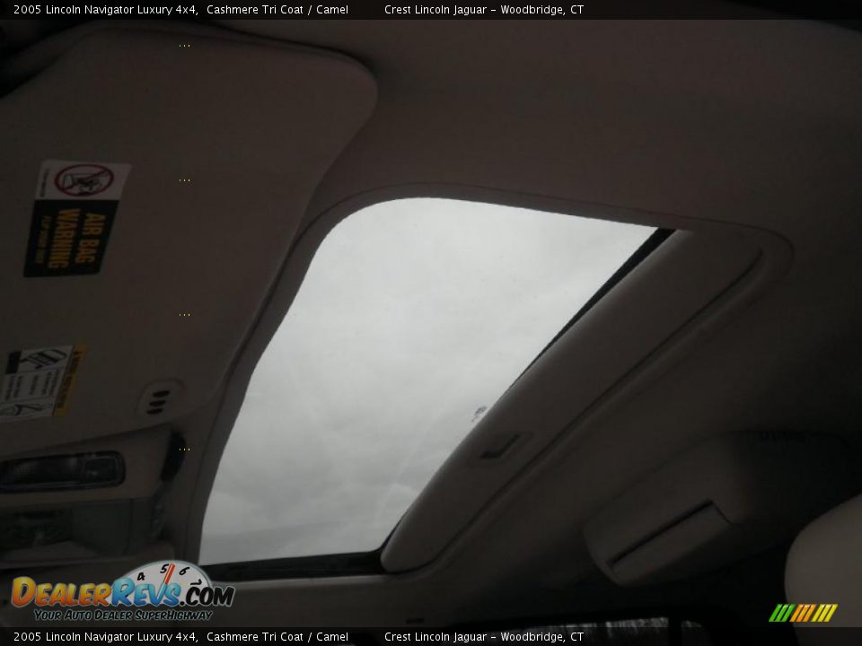 2005 Lincoln Navigator Luxury 4x4 Cashmere Tri Coat / Camel Photo #16