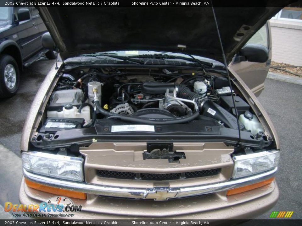 2003 Chevrolet Blazer LS 4x4 Sandalwood Metallic / Graphite Photo #18