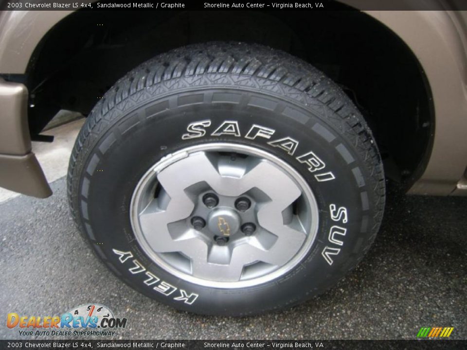 2003 Chevrolet Blazer LS 4x4 Sandalwood Metallic / Graphite Photo #19