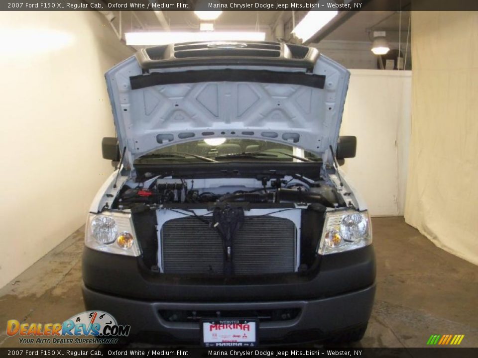 2007 Ford F150 XL Regular Cab Oxford White / Medium Flint Photo #12
