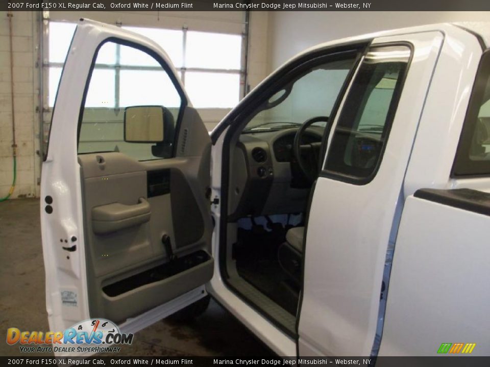 2007 Ford F150 XL Regular Cab Oxford White / Medium Flint Photo #14