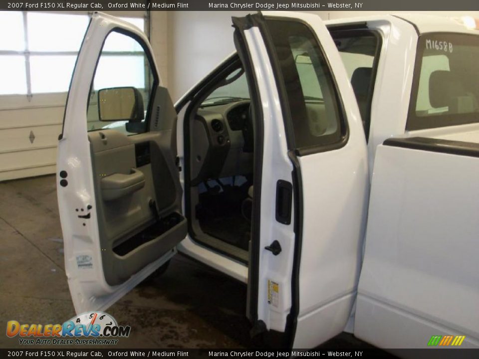 2007 Ford F150 XL Regular Cab Oxford White / Medium Flint Photo #15