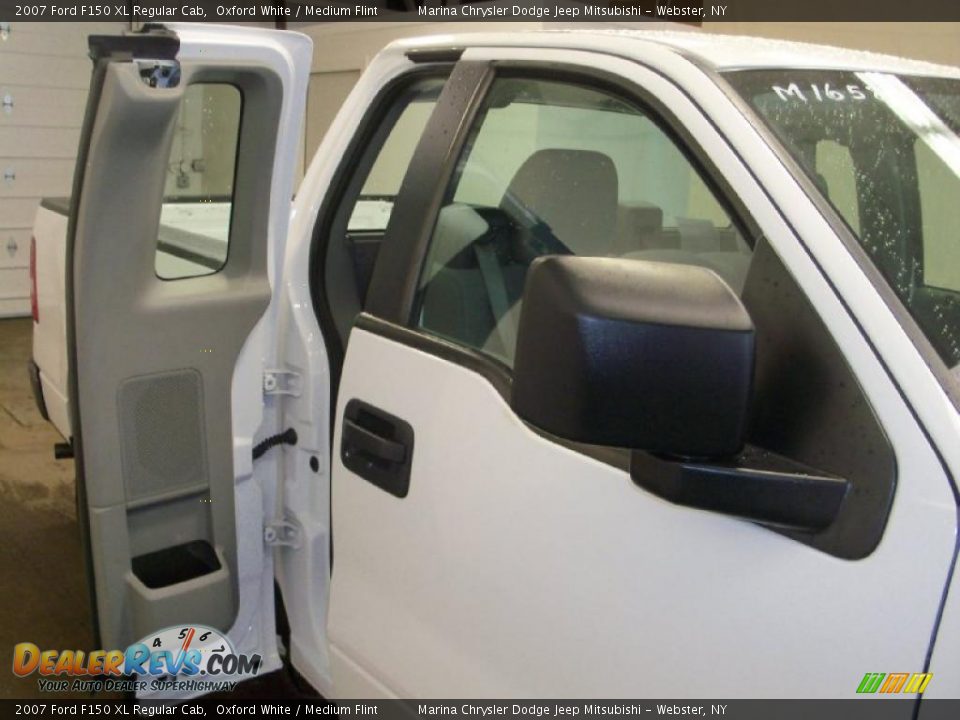 2007 Ford F150 XL Regular Cab Oxford White / Medium Flint Photo #17