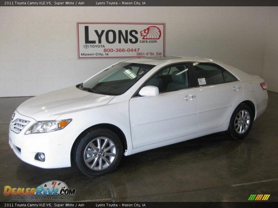 2011 Toyota Camry XLE V6 Super White / Ash Photo #1