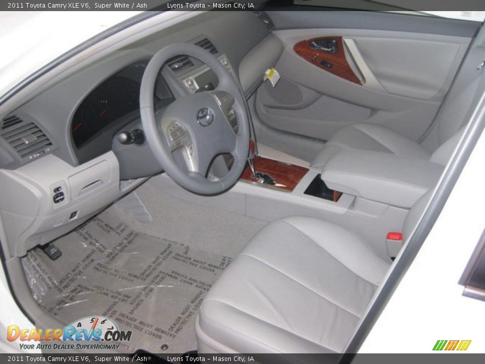 2011 Toyota Camry XLE V6 Super White / Ash Photo #3