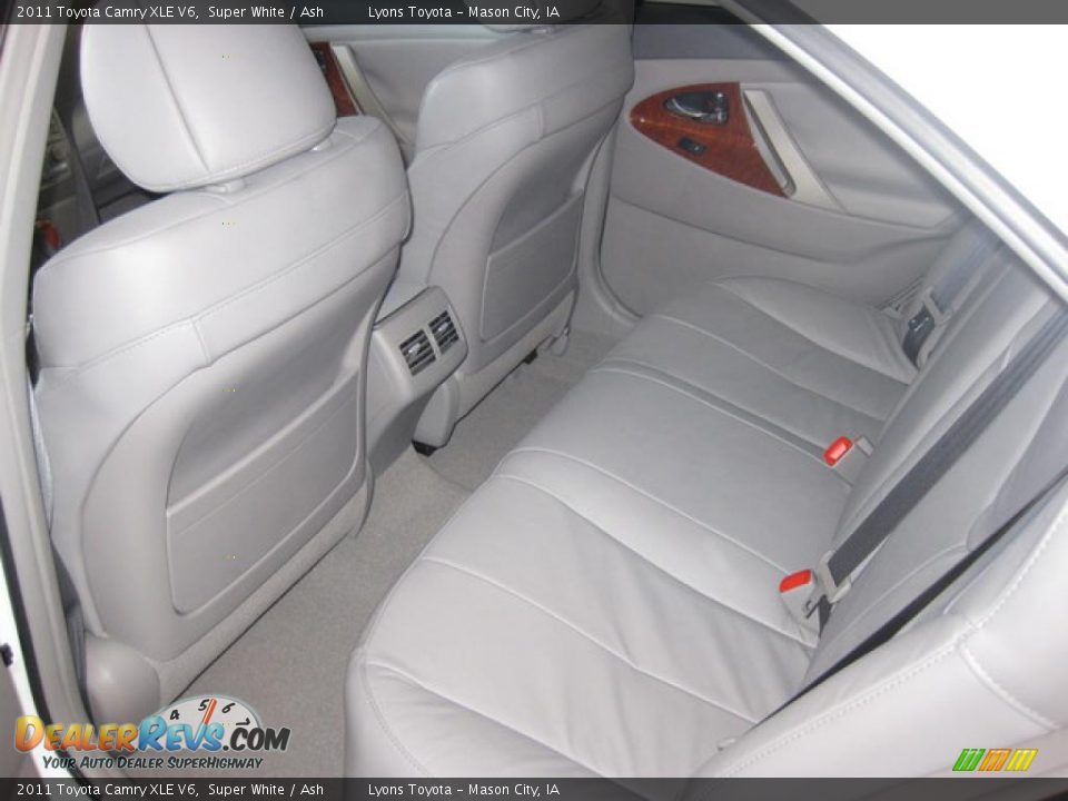 2011 Toyota Camry XLE V6 Super White / Ash Photo #4