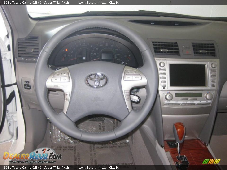 2011 Toyota Camry XLE V6 Super White / Ash Photo #5