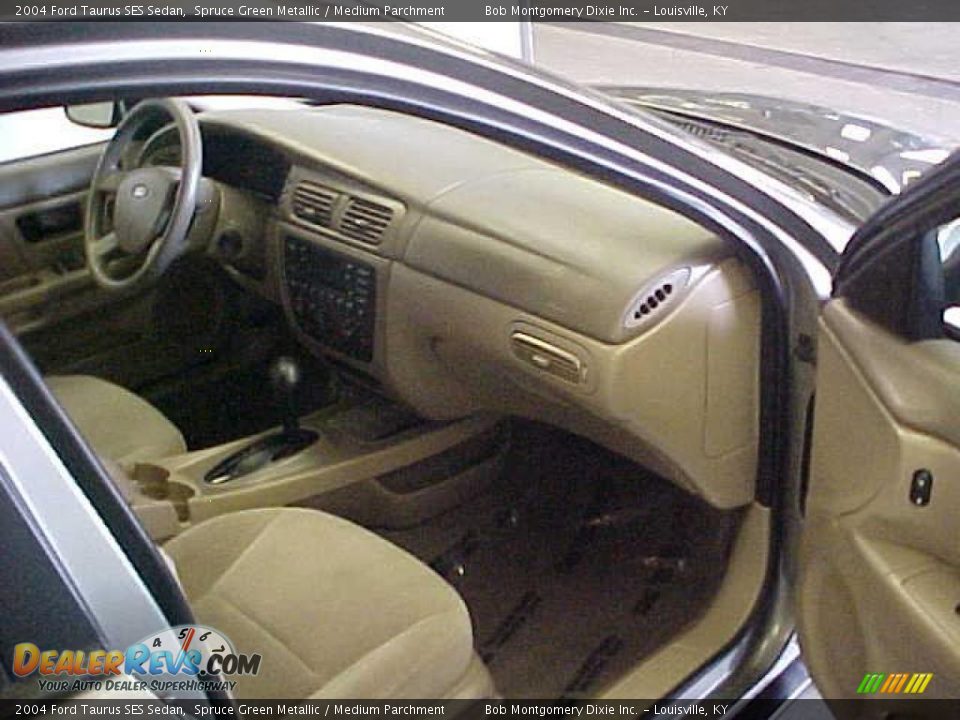 2004 Ford Taurus SES Sedan Spruce Green Metallic / Medium Parchment Photo #8