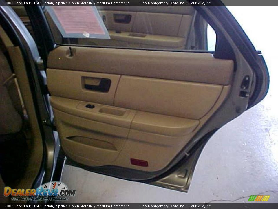 2004 Ford Taurus SES Sedan Spruce Green Metallic / Medium Parchment Photo #10