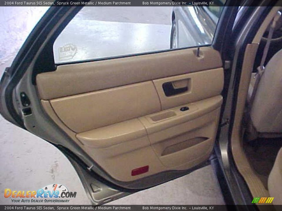 2004 Ford Taurus SES Sedan Spruce Green Metallic / Medium Parchment Photo #16