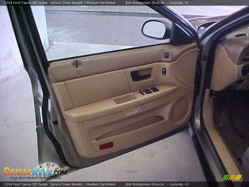 2004 Ford Taurus SES Sedan Spruce Green Metallic / Medium Parchment Photo #18