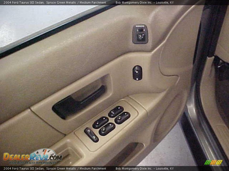 2004 Ford Taurus SES Sedan Spruce Green Metallic / Medium Parchment Photo #19
