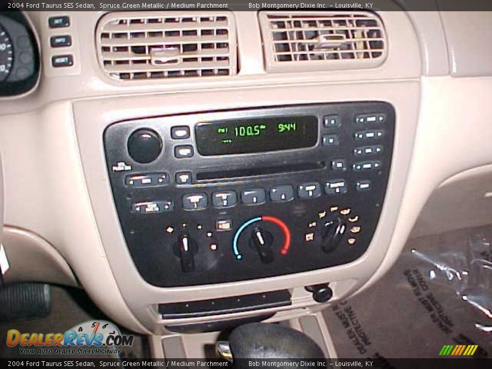 2004 Ford Taurus SES Sedan Spruce Green Metallic / Medium Parchment Photo #25