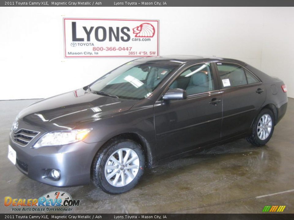 2011 Toyota Camry XLE Magnetic Gray Metallic / Ash Photo #1