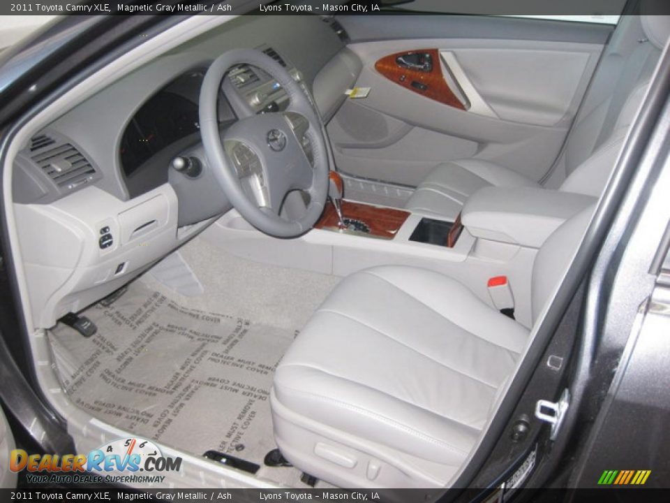 2011 Toyota Camry XLE Magnetic Gray Metallic / Ash Photo #2