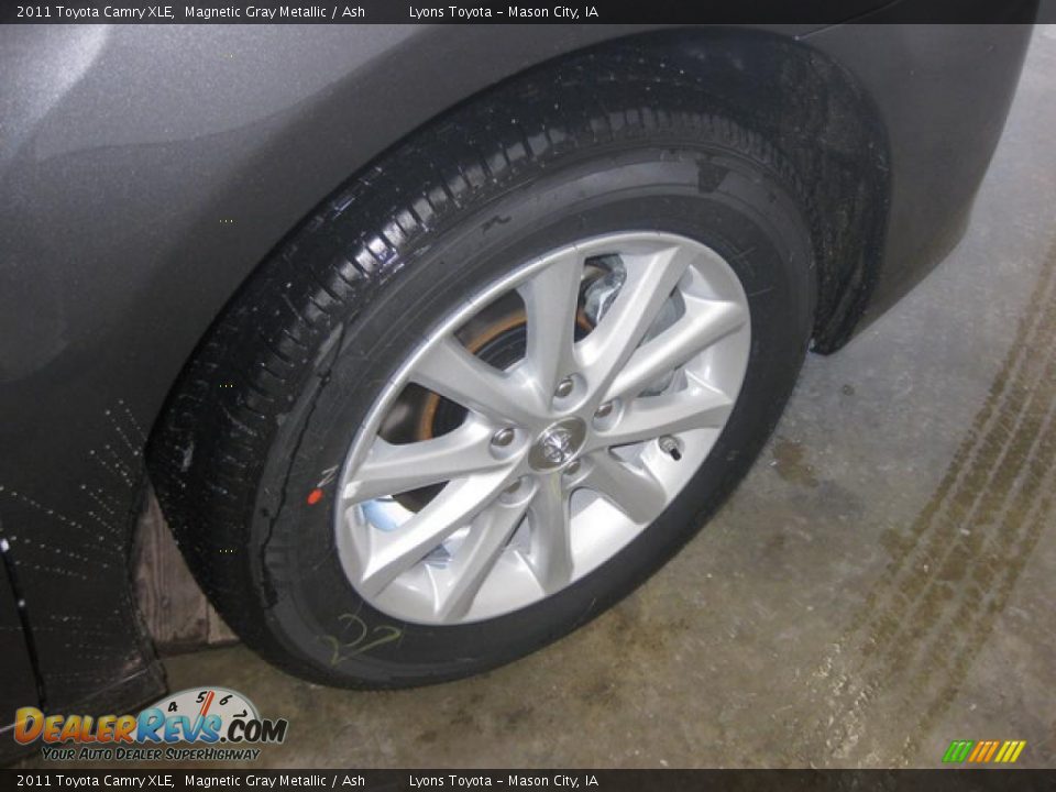 2011 Toyota Camry XLE Magnetic Gray Metallic / Ash Photo #8