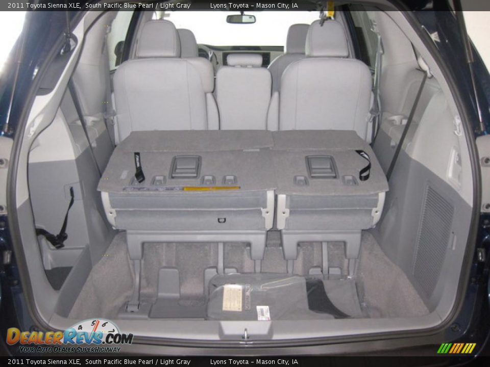 2011 Toyota Sienna XLE South Pacific Blue Pearl / Light Gray Photo #7