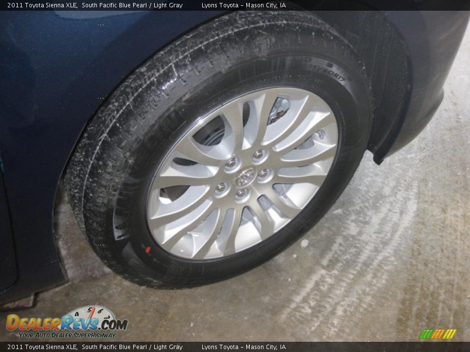 2011 Toyota Sienna XLE South Pacific Blue Pearl / Light Gray Photo #8