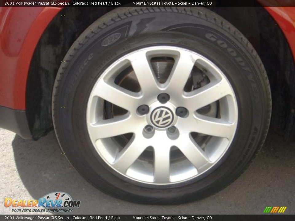 2001 Volkswagen Passat GLS Sedan Colorado Red Pearl / Black Photo #10