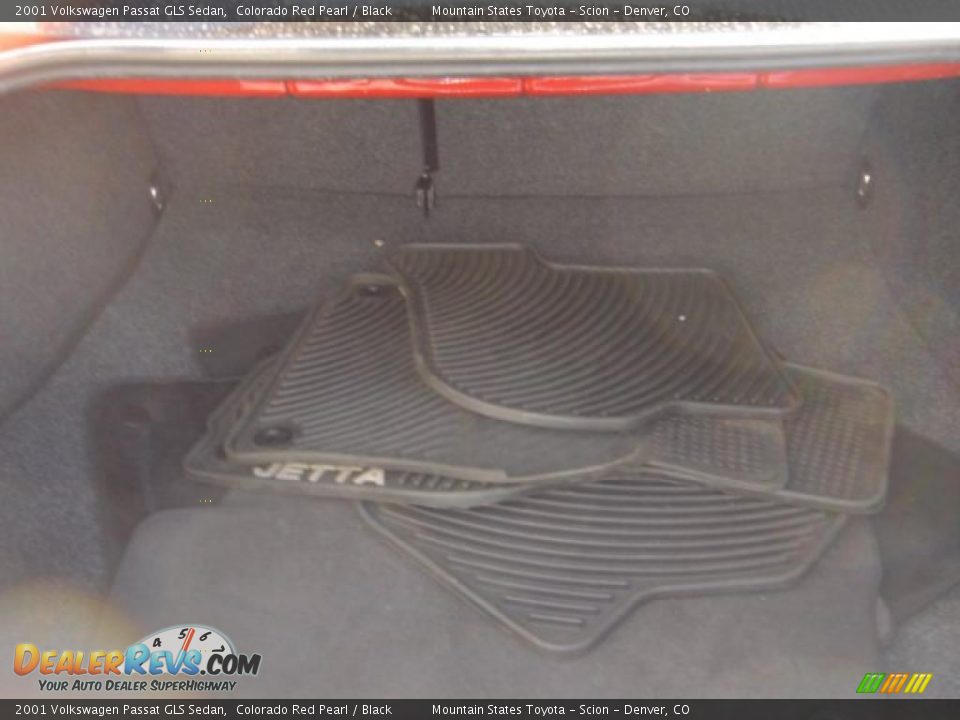2001 Volkswagen Passat GLS Sedan Colorado Red Pearl / Black Photo #11