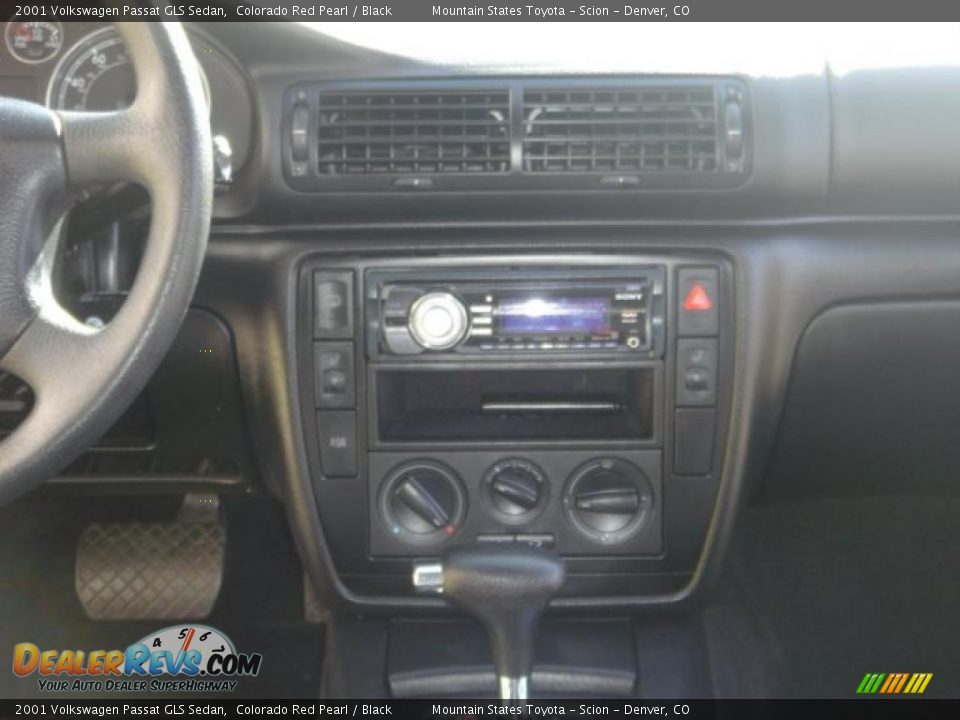 2001 Volkswagen Passat GLS Sedan Colorado Red Pearl / Black Photo #19