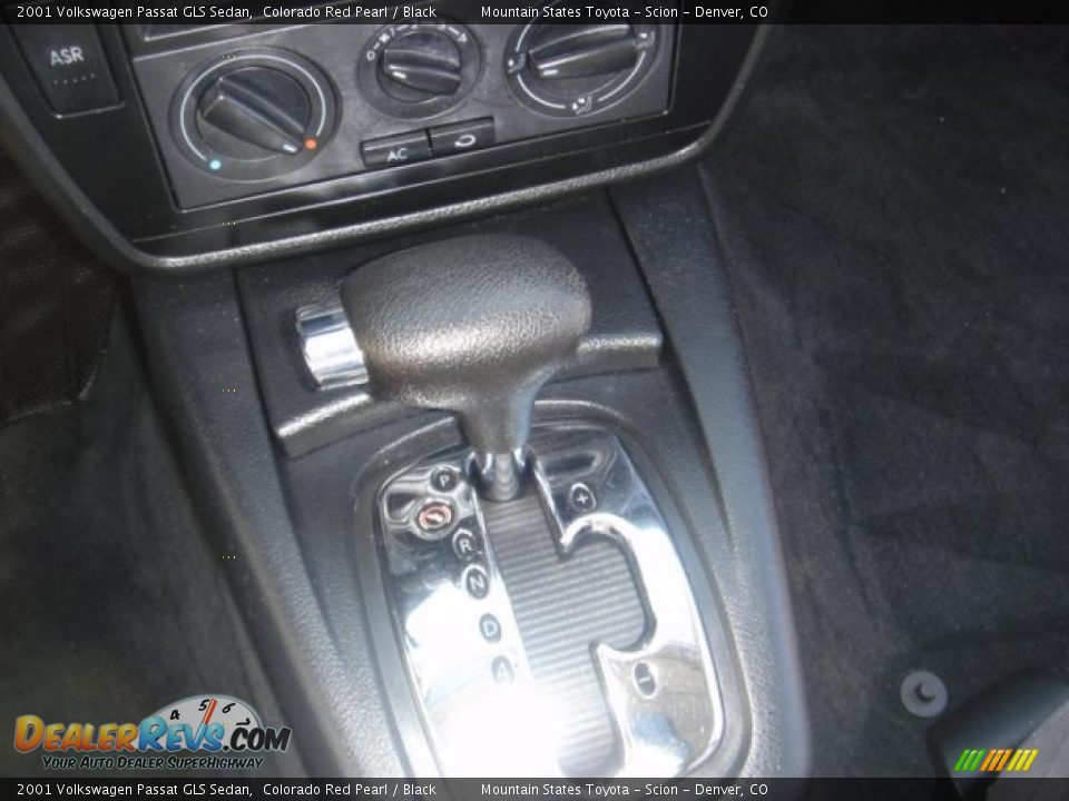 2001 Volkswagen Passat GLS Sedan Colorado Red Pearl / Black Photo #21