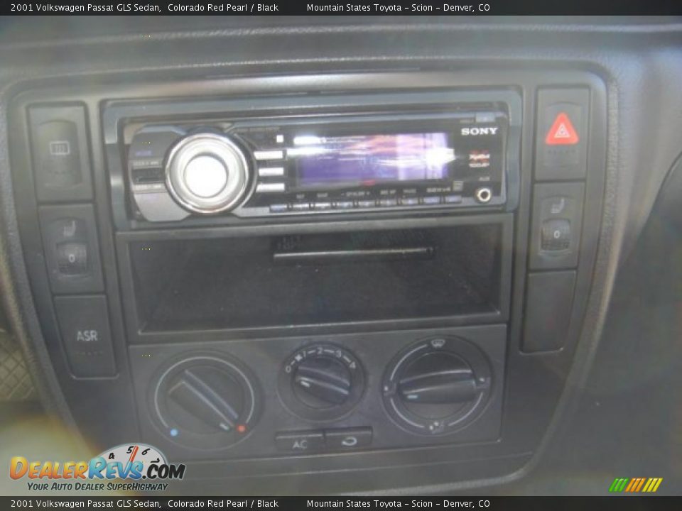 2001 Volkswagen Passat GLS Sedan Colorado Red Pearl / Black Photo #22