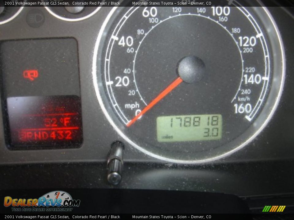2001 Volkswagen Passat GLS Sedan Colorado Red Pearl / Black Photo #26