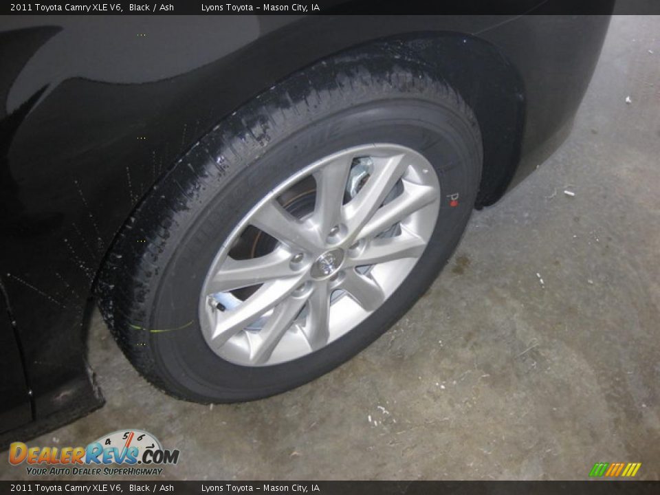 2011 Toyota Camry XLE V6 Black / Ash Photo #8