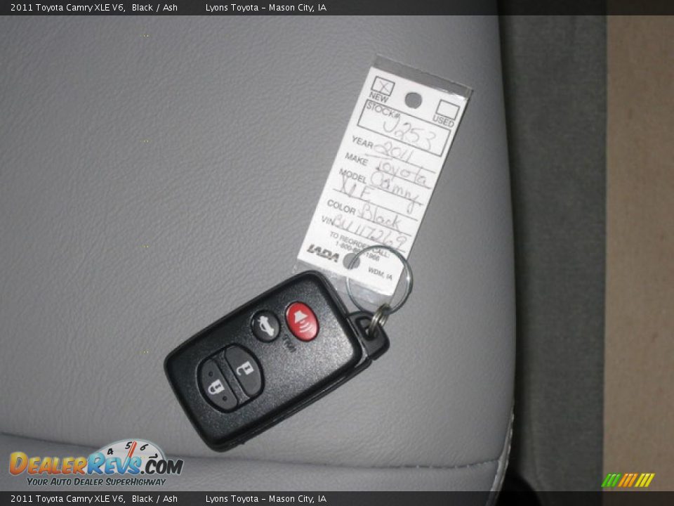 2011 Toyota Camry XLE V6 Black / Ash Photo #10